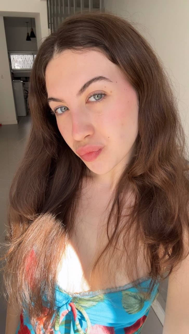 Nude girl Amber in Brasilia