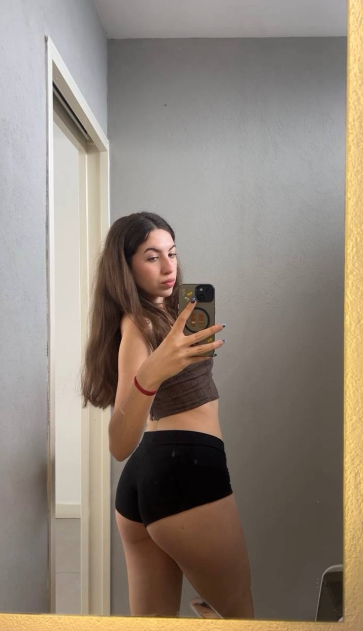 Amber in her underwear in Brasilia