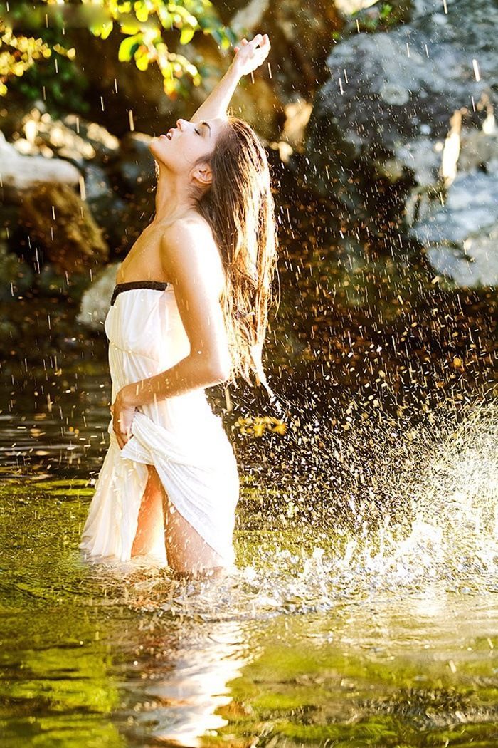 Marie Avgeropoulos in Brasilia