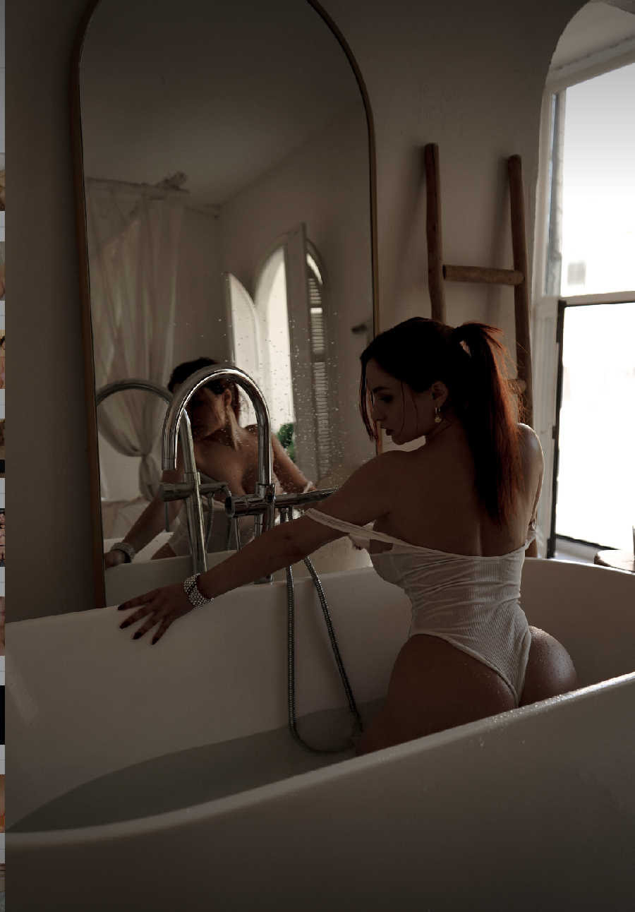 A playful frame from Miranda Faith nude — online in Brasilia