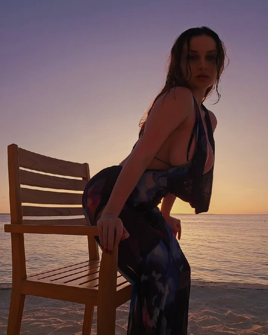 Sexy girl Miranda Faith nude in Brasilia